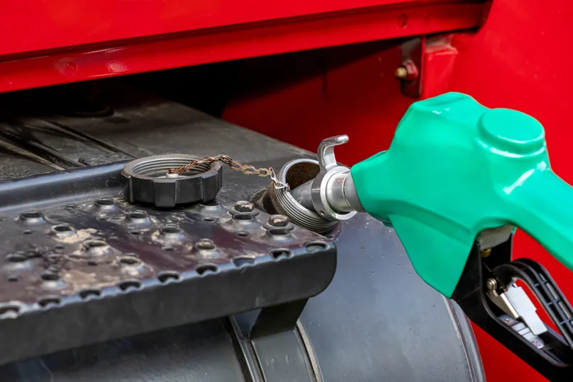 Filling machinery tank with renewable diesel fuel